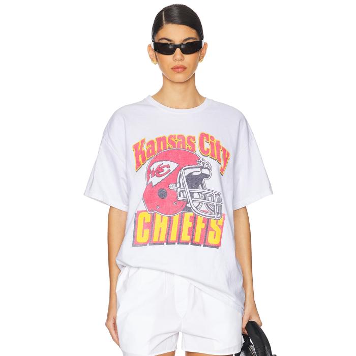 ジャンクフード Junk Food 【 Chiefs Throwback Helmut Tee Unisex White 】 チーフス Tシャツ レディースファッション トップス Tシャツ カットソー ユニセックス 白色 ホワイト