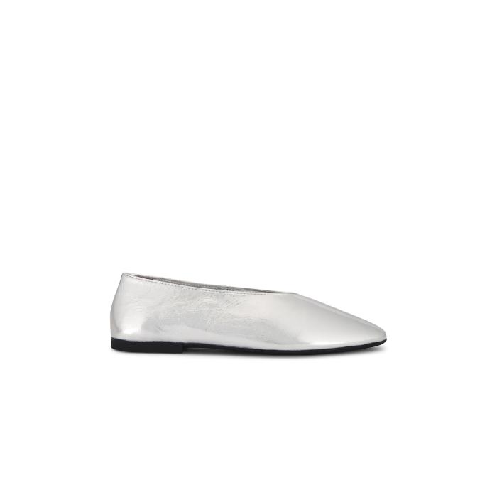 ジェフリーキャンベル Jeffrey Campbell 【 Romp Flat Women Silver 】 レディース Silver しろがね色・しろがね色