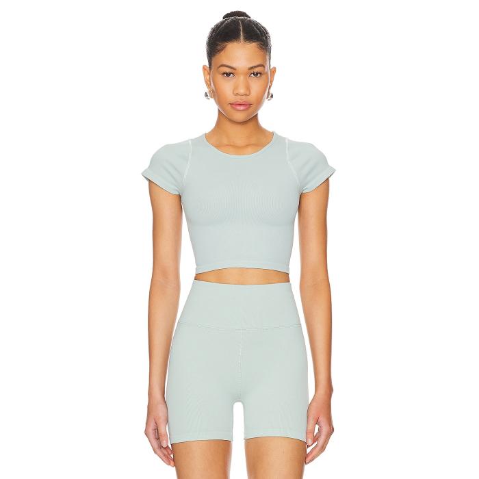 Wellbeing + Beingwell 【 Stretchwelll Maya Cropped Tee Women Gray Mist 】 Tシャツ レディースファッション トップス Tシャツ カットソー レディース gray 灰色・グレー・グレイ