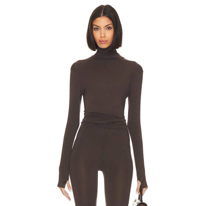 Norma Kamali 【 Slim Fit Long Sleeve Turtle Top Women Chocolate 】 slim か細い Sleeve 捩り レディース