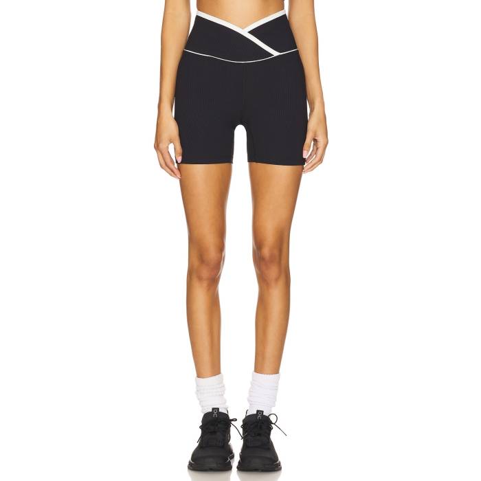 Year Of Ours 【 Ribbed Two Tone Veronica Short Women Black & White 】 ベロニカ レディースファッション ボトムス パンツ レディース 黒色 ブラック 白色 ホワイト 21,770円