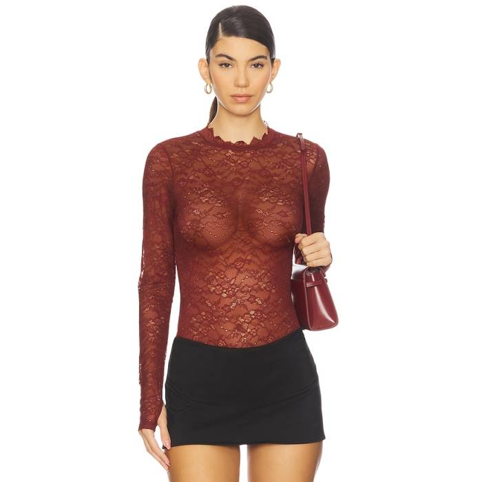 アリスアンドオリビア Alice + Olivia 【 Taeyn Lace Crew Neck Bodysuit Women Oxblood 】 労働者の一団 上半身背広 レディース 赤・オックスブラッド