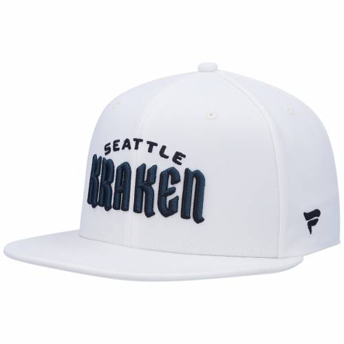 ホワイト Branded Fanatics シアトル Wordmark キャップ 帽子 スニケスファッションブランド メンズキャップ Fanatics カジュアル メンズキャップ Fanatics Logo Fitted Branded Seattle Kraken ファナティクス ファッション バッグ White ロゴ Branded 帽子