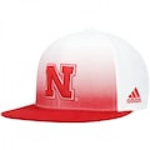 半額品 アディダス Adidas ネブラスカ スナップバック バッグ 白色 ホワイト Snapback Adidas Nebraska Huskers Color Fade Hat White Scarlet バッグ キャップ 帽子 メンズキャップ 帽子 スニケス 最先端 Twagateway Com