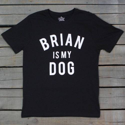 Tシャツ 黒色 ブラック イレブンパリ メンズ 【 ELEVEN PARIS X FAMILY GUY MEN BRIAN IS MY DOG TEE (BLACK) / BLACK 】 メンズファッション トップス カットソー