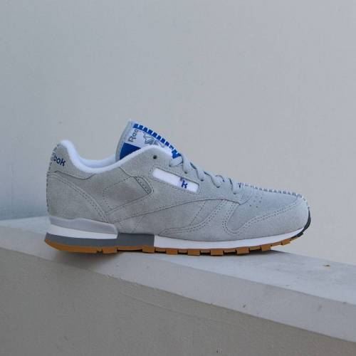 リーボック クラシック レザー 灰色 グレー グレイ 赤 レッド スニーカー ジュニア キッズ 【 REEBOK X KENDRICK LAMAR BIG KIDS CLASSIC LEATHER (GRAY / SKULL GREY COLLEGIATE ROYAL EXCELLENT RED) GRAY SKULL GREY COLLEGIATE画像