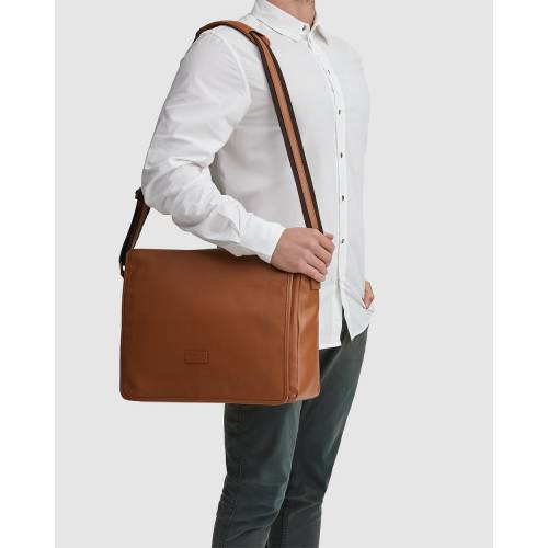メンズ 【 KINNON HARDY SATCHEL TAN 】