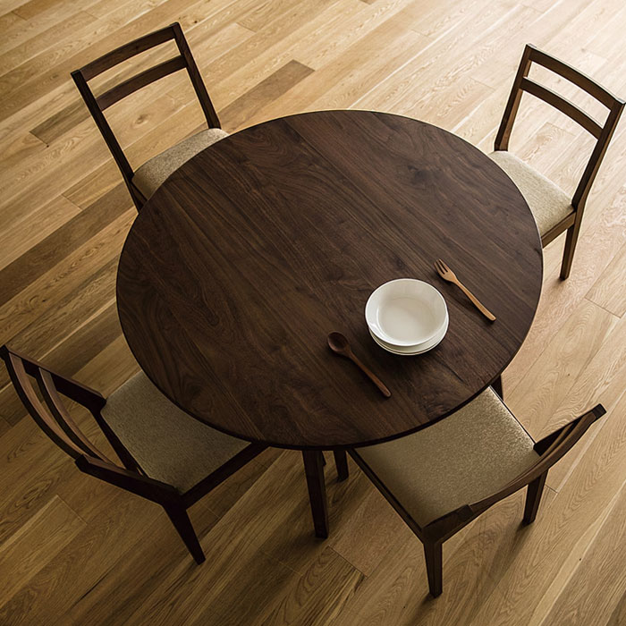 円形ダイニングテーブル 丸テーブル 円テーブル 食卓 幅90cm 幅105cm 幅120cm 受注生産商品 ウォールナット無垢材 ウォールナット材 セラウッド塗装|JOYSTYLE interior