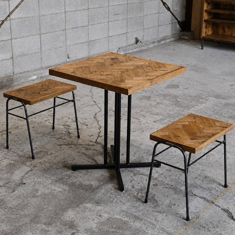 ダイニングテーブル 食卓 オリーブ材とアイアンの組み合わせがかっこいい 受注生産商品 幅60cm 70cm 80cm 90cm 正方形 ヘリングボーン柄 アンティーク ヴィンテージ インダストリアル オイル仕上げ アイアンフレーム｜JOYSTYLE interior