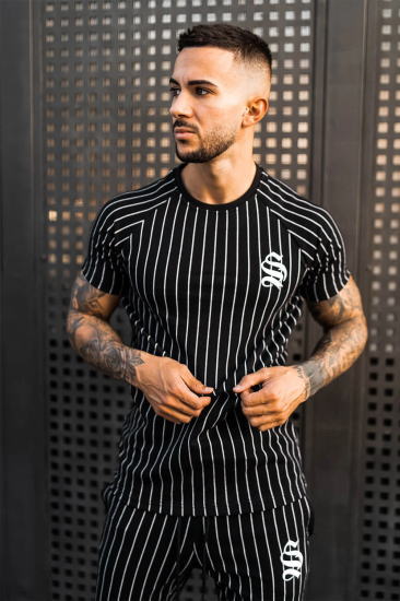 偉大な 楽天市場 Sinners Attire シナーズアタイア Tシャツ メンズトップス 黒 くろ ブラック 半袖tシャツ 柄tシャツジムtシャツ ジムウエア 筋トレ スポーツウエア トレーニング カジュアルロゴ おしゃれ かっこいい メンズファッションピンストライプtシャツ