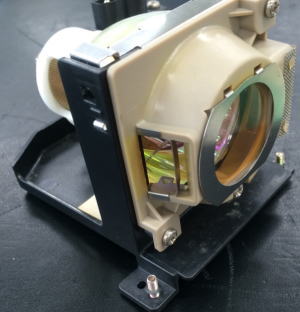 KM-L20 コクヨ 映写機用 取り替えっこ照明ランプ文句無し弁膜召しかかえる取り替えっこ照明ランプ OBH 相応う機種：KM-P620X 納期1週～ ホームプロジェクター-TV・オーディオ・カメラ
