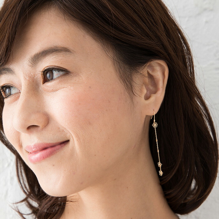 フラワーモチーフとチェーンのロングピアス シンプルでスタイリッシュで女性らしい印象です 彡ゴールドピアス 18金 フラワーチェーンピアス ピアス フック ピアス 花モチーフ ゴールドピアス 花モチーフ K18 18金 ゴールド 約0 7g 左右合計 J Studio ジェイスタジオ フラワーモチーフとチェーンのロングピアス シンプルでスタイリッシュで女性らしい印象です 彡ゴールドピアス 18金 フラワーチェーンピアス ピアス フック ピアス 花モチーフ ゴールドピアス 花モチーフ K18 18金 ゴールド 約0 7g 左右合計 J Studio ジェイスタジオ