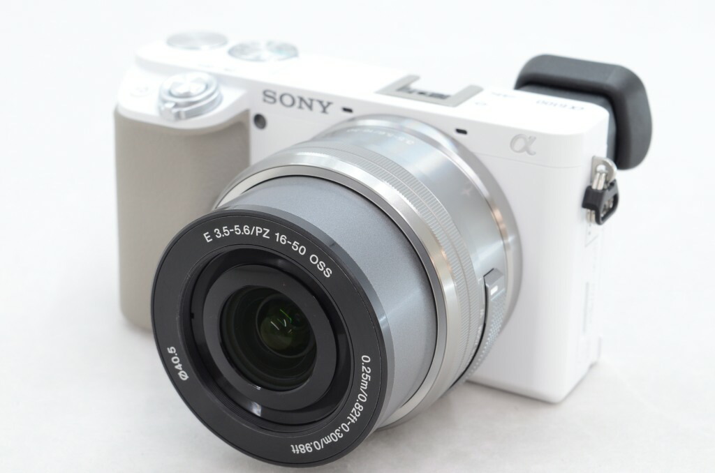【中古】SONY α6100 ダブルズームレンズキット ホワイト ILCE-6100Y(W)