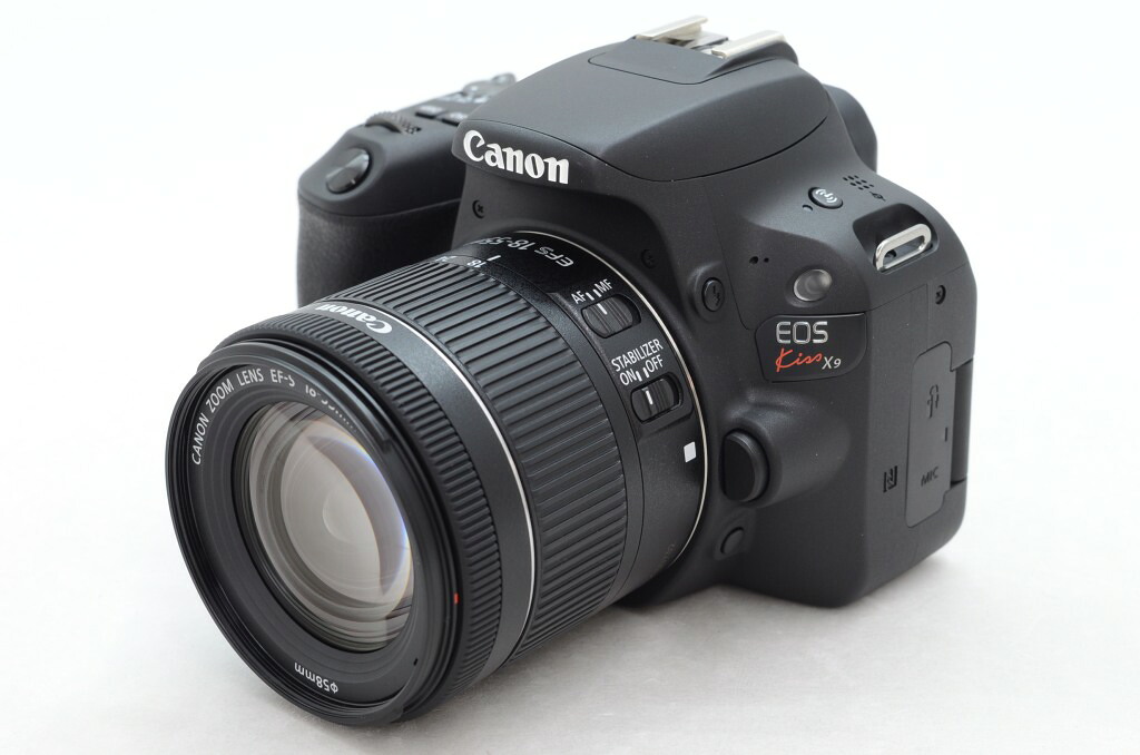 【中古】 EOS Kiss X9 ダブルズームキット ブラック【N】 外観ランク使用感がある商品