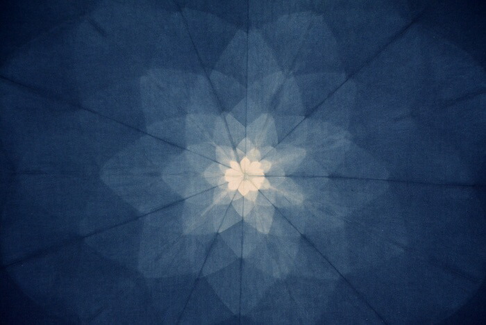 送料無料 Ascension アセンション 作品名 光と影 2 インディゴファブリックパネル 黒部の名水アート 宇宙染め タイダイ ファブリックパネル アートパネル 絞り染め インテリア プレゼント 藍染め ウェルカムボード 贈り物 北欧 ミッドセンチュリー As 1007 Gulbaan Com