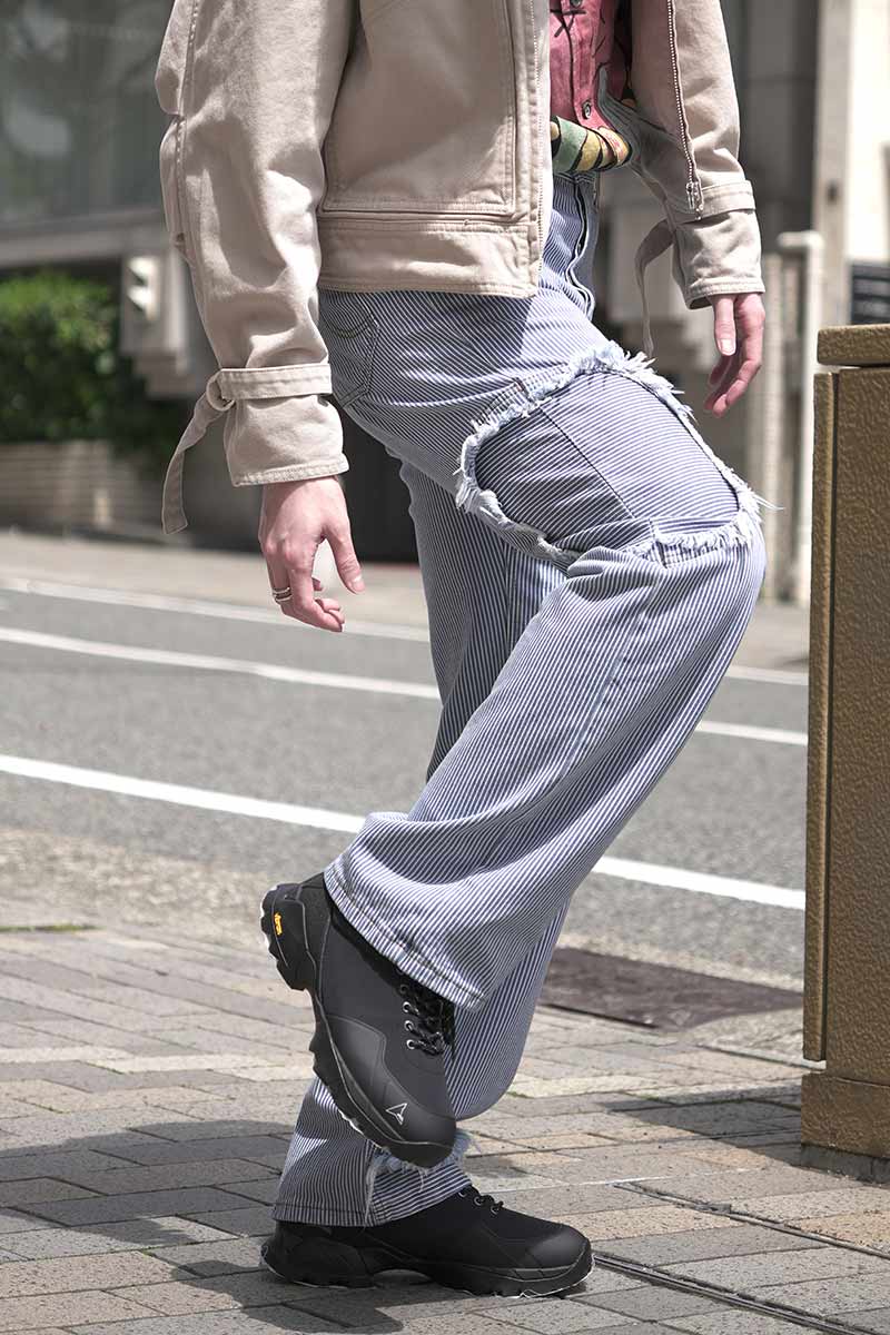 【SALE】【メンズ新品】EDWARD CUMING (エドワード・カミング) CIRCLE WINDOW JEANS パッチワークストレートデニムパンツ LIGHT WASH BLUE STRIPE [NEW]
