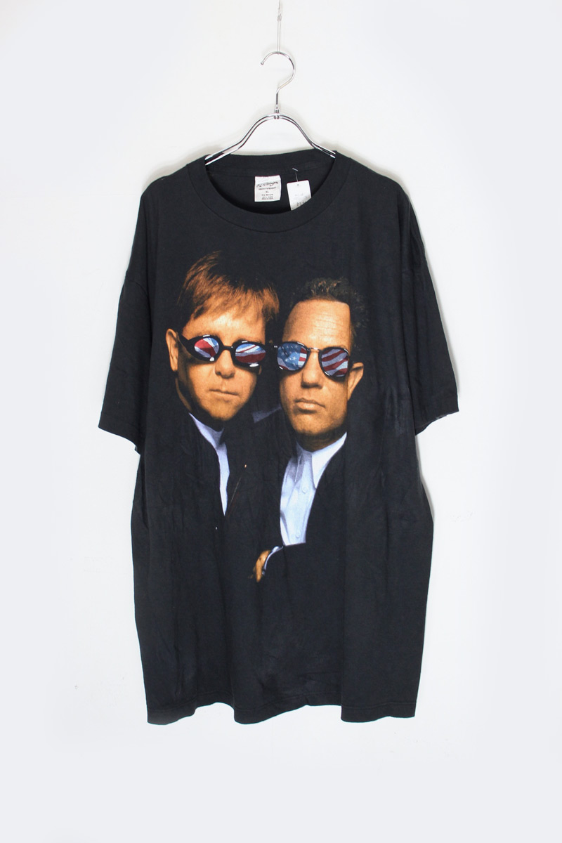 【中古】FL ROBINSON (エフエル ロビンソン) MADE IN USA 94'S S/S ELTON JOHN TOUR BAND PRINT T-SHIRT USA製 94年代 半袖 エルトン ジョン ツアー バンド プリント Tシャツ BLACK [SIZE: XL USED]｜JULIUS NYC