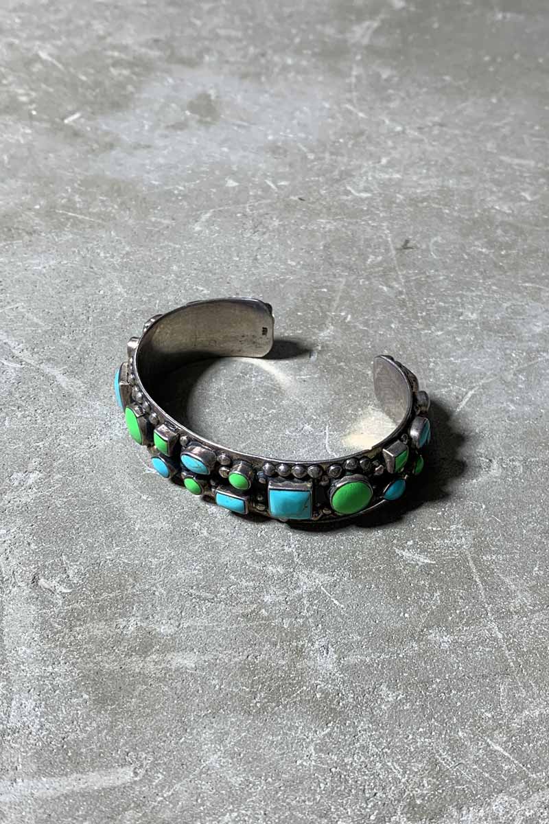 【中古】 VINTAGE SILVER JEWELRY (ヴィンテージ しろがね色 宝飾品) 925 SILVER BANGLE W/TURQUOISE  しろがね色 925 バングル 青緑色 [SIZE: ONE SIZE USED]