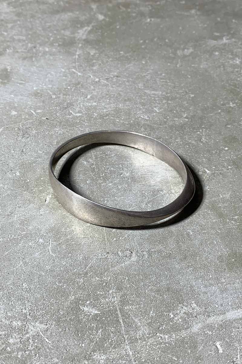 【中古】 VINTAGE SILVER JEWELRY (ヴィンテージ しろがね色 宝飾品) STERLING SILVER  BANGLE  スターリング しろがね色 バングル  [SIZE: ONE SIZE USED]
