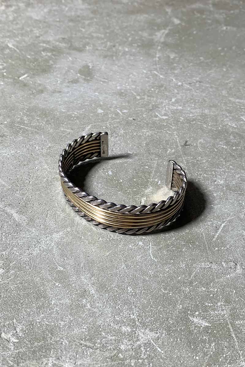 【中古】 VINTAGE SILVER JEWELRY (ヴィンテージ しろがね色 宝飾品）12K GOLD FILLED / STERLING SILVER BANGLE ス12K ゴールド スターリング しろがね色  バングル  [SIZE: ONE SIZE USED]