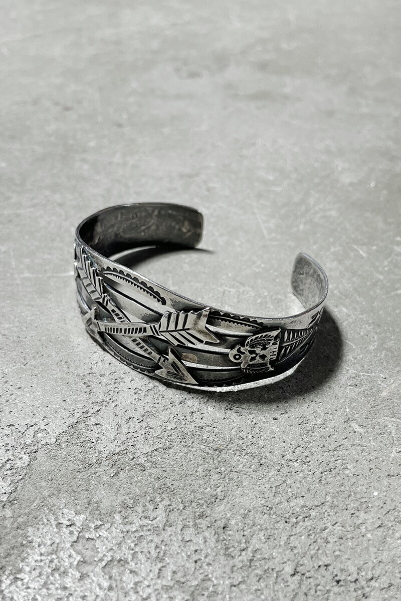 NAVAJO ＭＰ刻印　ナバホ カラーストーンシルバーバングル ホワイト NAVAJO(ナバホ族) indian jewelry silver bangle インディアン