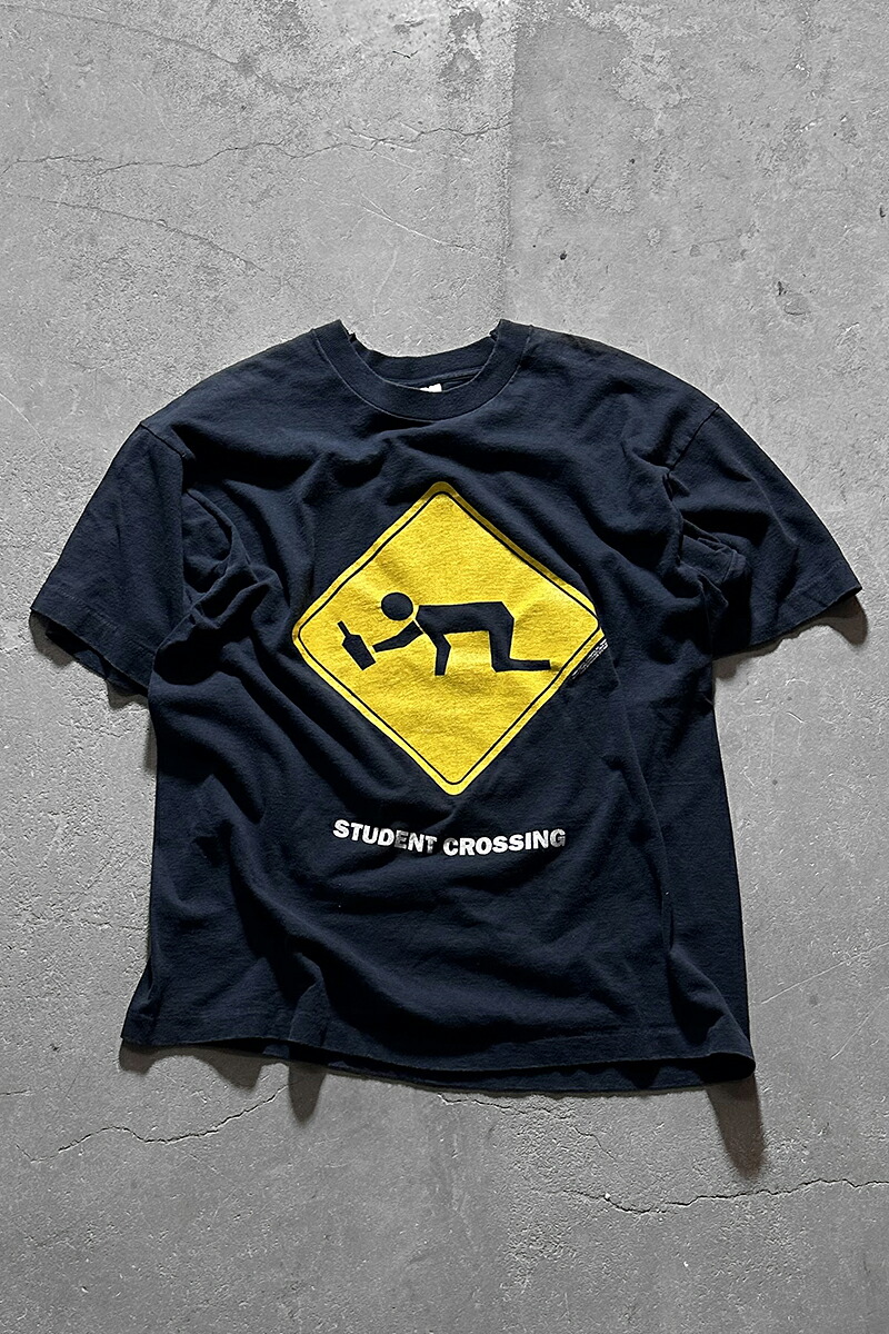 【中古】FRUIT OF THE LOOM (フルーツオブザルーム) MADE IN USA 94\u0027S STUDENT CROSSING PRINT T-SHIRT USA製 94年 スチューデント クロッシング 刷り上げる 御茶プルオーバー BLACK [SIZE: XL USED]