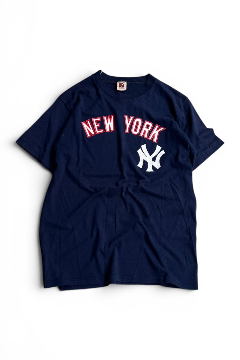 【中古】LOGO 7 (ロゴタイプ 七つ) MADE IN USA 80\u0027S NY YANKEES T-SHIRT USA製 80年月日 ニューヨーク州 ヤンキース プルオーバー / NAVY [SIZE: M USED]