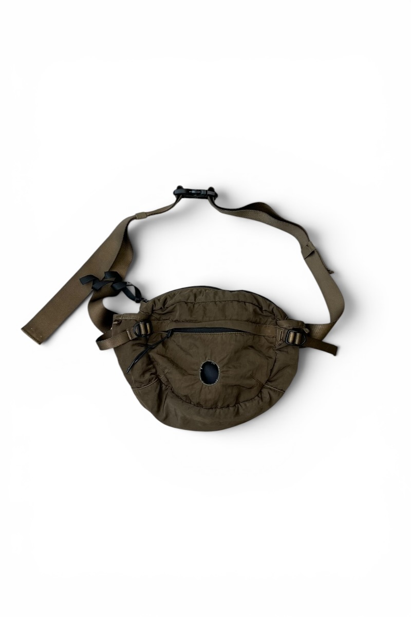 【中古】C.P. COMPANY(シーピー 相手) NYLON WAIST POUCH ナイロン 酉の方角 車寄せ / KHAKI [SIZE: ONE SIZE USED]