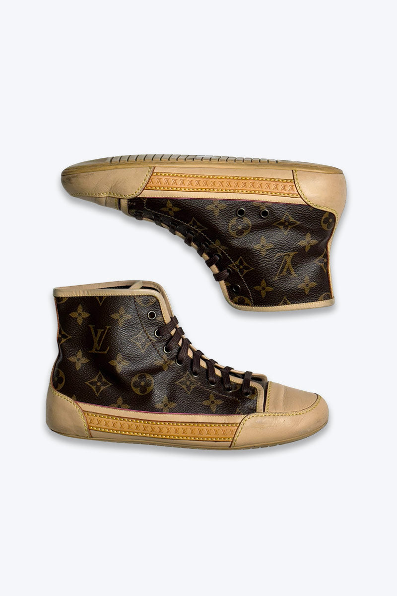 【中古】LOUIS VUITTON（ルイ・ヴィトン）MADE IN ITALY LEATHER MONOGRAM SNEAKERS イタリア製 モノグラムデザインレザースニーカー BROWN [SIZE: 24.0 USED]