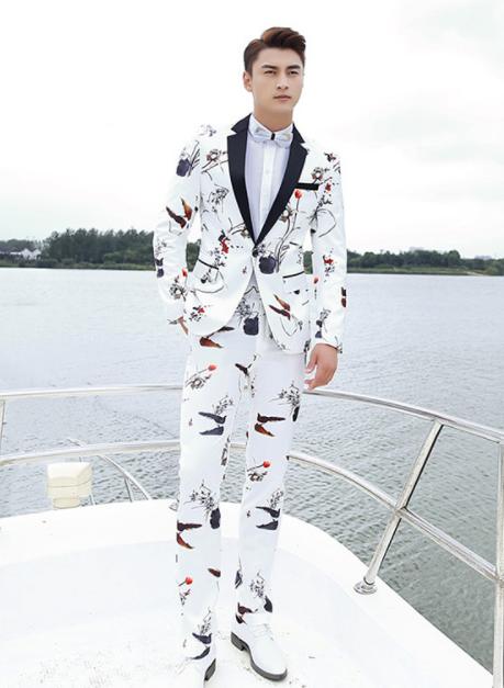 楽天市場 人気メンズスーツ二点セット 白地に花柄プリント 鮮やか派手なタキシード 一つボタンおしゃれ花柄スーツセット 結婚式パーティー発表会フォマールウエア 舞台コスプレスーツ 日常上質スーツ ステージダンス衣装 送料無料 純の洋服屋さん