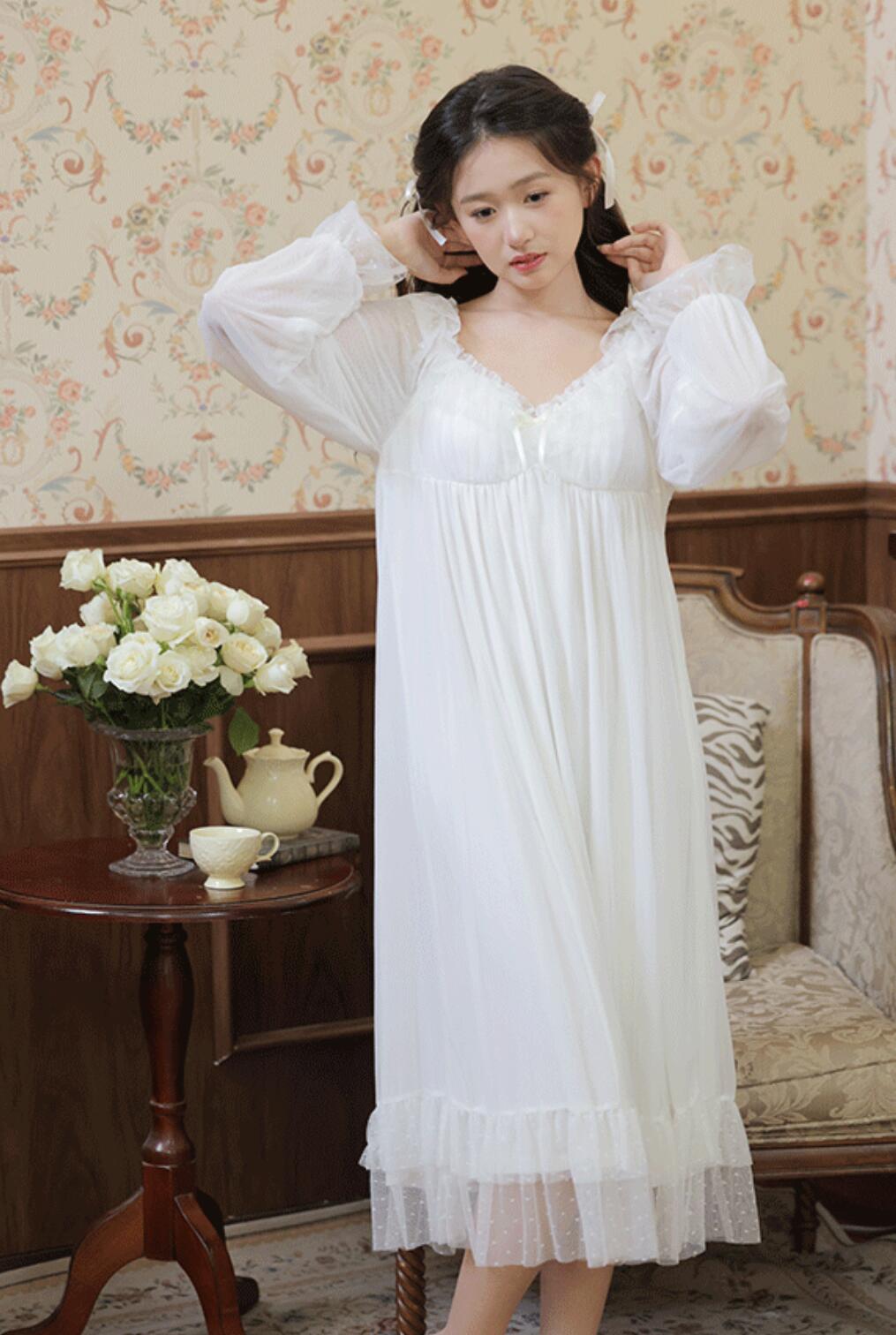 ア*ー様 ヒスクローネ　新品タグ付き　パジャマ　ルームウェア　レース　ホワイト 楽天市場】長袖 ネグリジェドレス ロング丈 レースフリル お姫様 春秋