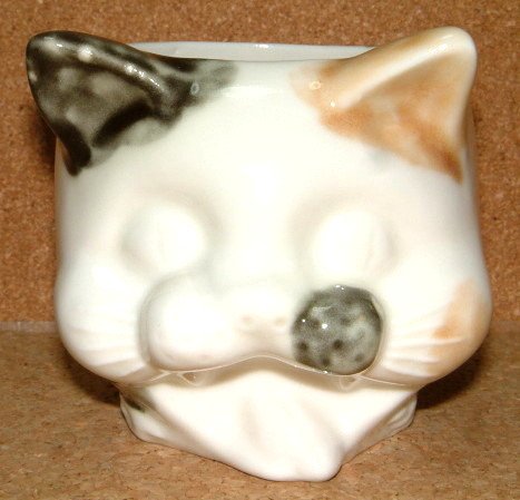 限定生産 【REDTAiL レッドテイル】 【ViSE バイス】 × BLACK BOOTS ダブルネーム企画 1950年代 ビンテージ デザイン 猫 キャット CAT 瀬戸物 マグカップ 「三毛猫」 (ホワイト) 白 白猫 陶磁器 陶器 コップ コーヒー カップ インテリア バイカー ホットロッド 湯呑み画像