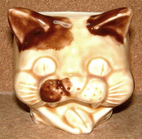 限定生産 【REDTAiL レッドテイル】 【ViSE バイス】 × BLACK BOOTS ダブルネーム企画 1950年代 ビンテージ デザイン 猫 キャット CAT 瀬戸物 マグカップ 「茶斑猫」 (ブラウン) 茶 茶猫 陶磁器 陶器 コップ コーヒー カップ インテリア バイカー ホットロッド 湯呑み画像