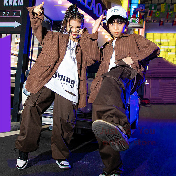 キッズダンス衣装 セットアップ ジャケット ブラウン 茶色 カーゴパンツ 子供服 ヒップホップ 女の子 男の子 長袖シャツ ライン柄 K-POP  キッズダンス パンツ ダンストップス コーヒー色 人気 舞台服 演出服 発表会 かっこいい スーツ・カジュアルセットアップ ...