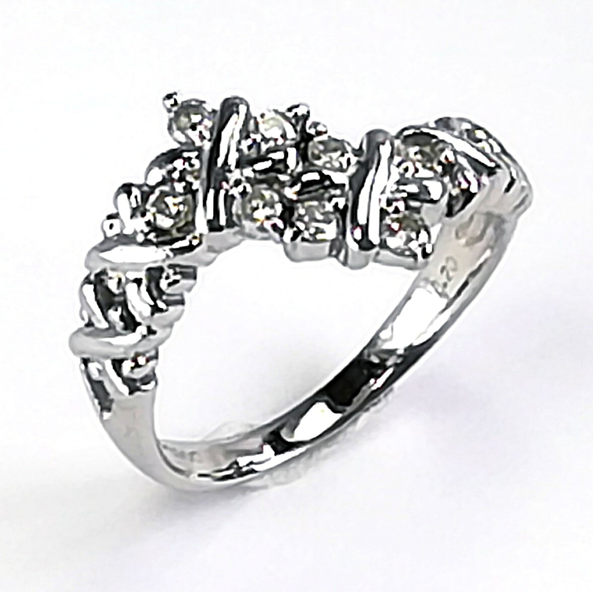 【中古】Pt900 プラチナ 8Pダイヤモンド0.2ct リング 10号 4.9g 指輪 中古 リサイクルジュエリー レディース メンズ 高級 ノーブランド 普段使い おしゃれ かわいい サステイナブル ジュエリー アクセサリー｜ジュエリーリフォーム夢工芸 59,268円