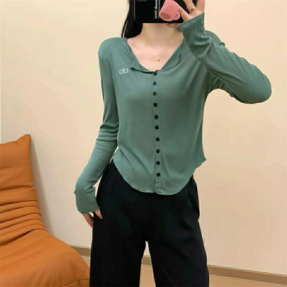【 SALE10%OFF】★ ALO Yoga ★ 長袖 tプルオーバー レディース 綿混 心地よい vのど首 uのど首 日よけ 長袖tプルオーバー 今めかしい 分かりやすい 無地 好いたらしいめ トップス 下着類 重ね着 下着類 新作 服 夏