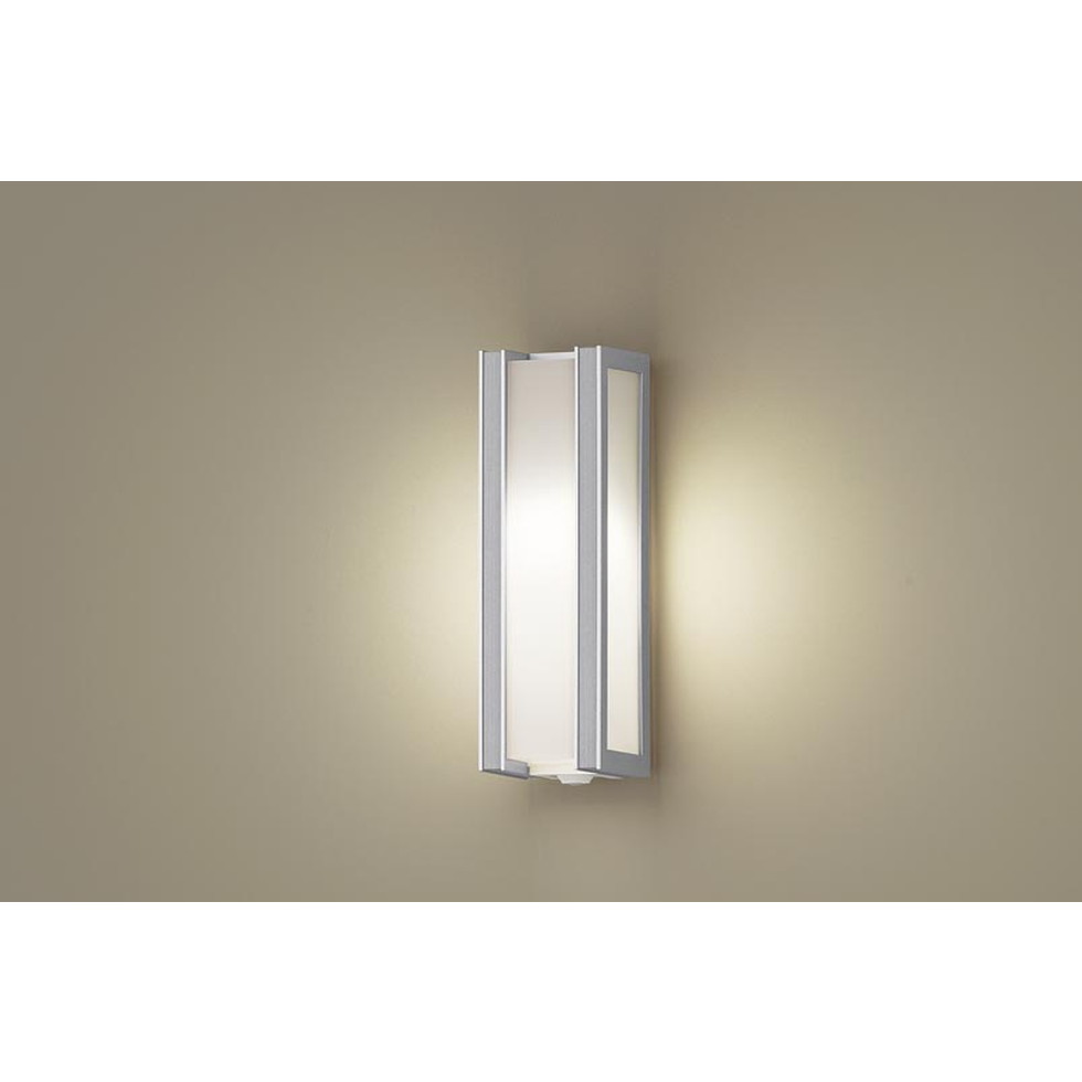 パナソニック[LGWC85068S]エクステリア　壁直付型　LED（電球色）　ポーチライト　密閉型　LED電球交換型・防雨型・FreePaお出迎え・点灯省エネ型・明るさセンサ付　白熱電球　エクステリア｜住設ＴＯＷＮ