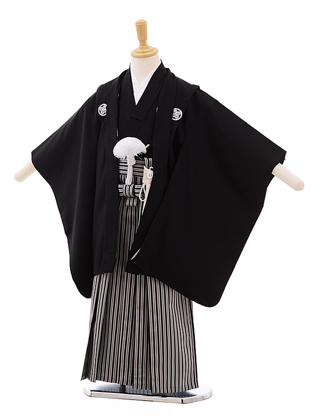 【鈴乃屋】紋付袴　七五三 鈴乃屋さん @kimonosuzunoya の モデルを務めさせて頂きました✨ 一つ