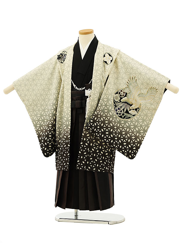 【賃借】お召しもの かんたん七五三(5歳男)5962JAPANSTYLEベージュ組子飾りつけに鷹×黒茶袴 5歳 袴（飾り気の無い着付け） フルセット お坊っちゃん 儀式用着 正月 5才 お坊っちゃん きもの賃借〔往復貨物輸送無料〕