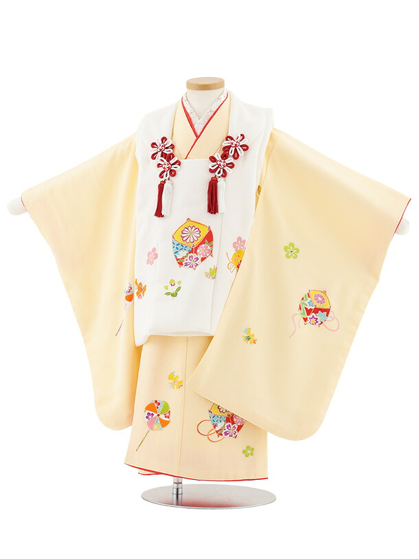【レンタル】着物 七五三レンタル(3歳女児被布)S090【正絹】白×たまご色 糸巻きと風ぐるま 3歳 被布 フルセット 女の子 お祝い着 正月 3才 女児 きものレンタル〔往復送料無料〕|京都かしいしょう