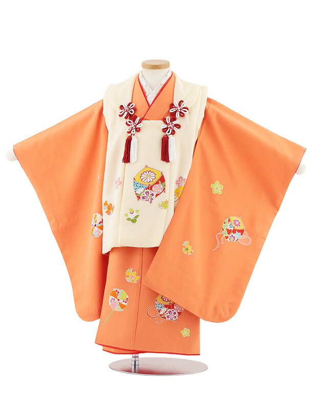 【レンタル】着物 七五三(3歳女児被布)S091【正絹】ベージュ&times;オレンジ 糸巻きと風ぐるま 3歳 被布 フルセット 女の子 お祝い着 正月 3才 女児 きものレンタル〔往復送料無料〕｜京都かしいしょう