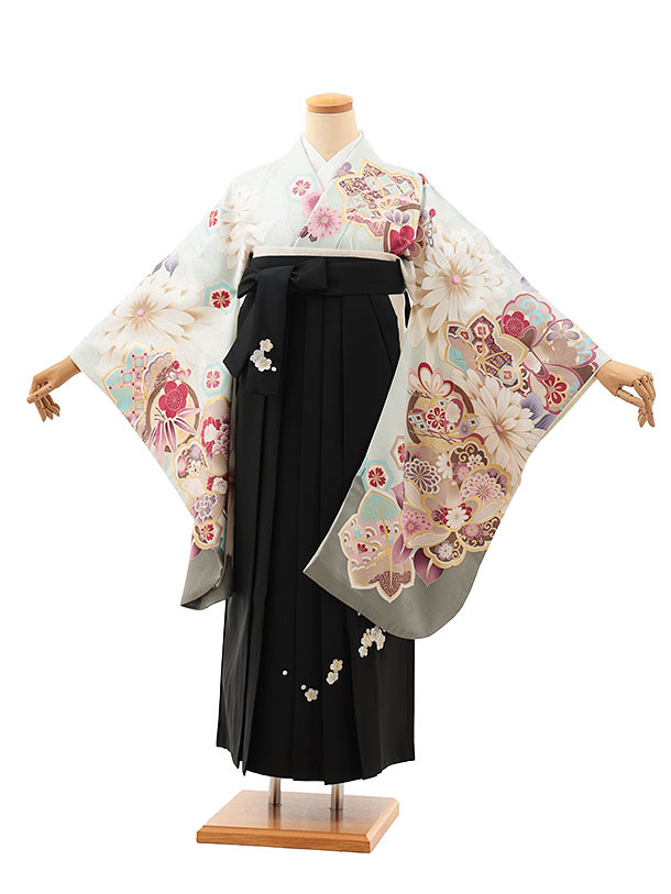 卒業袴レンタル 卒業式袴レンタルV833 ペールグリーン古典花×黒 卒業式 袴 レンタル 女性 二尺袖 着物 フルセット 大人 大学生 専門学生 謝恩会 新品足袋プレゼント 往復送料無料【レンタル】 14,850円