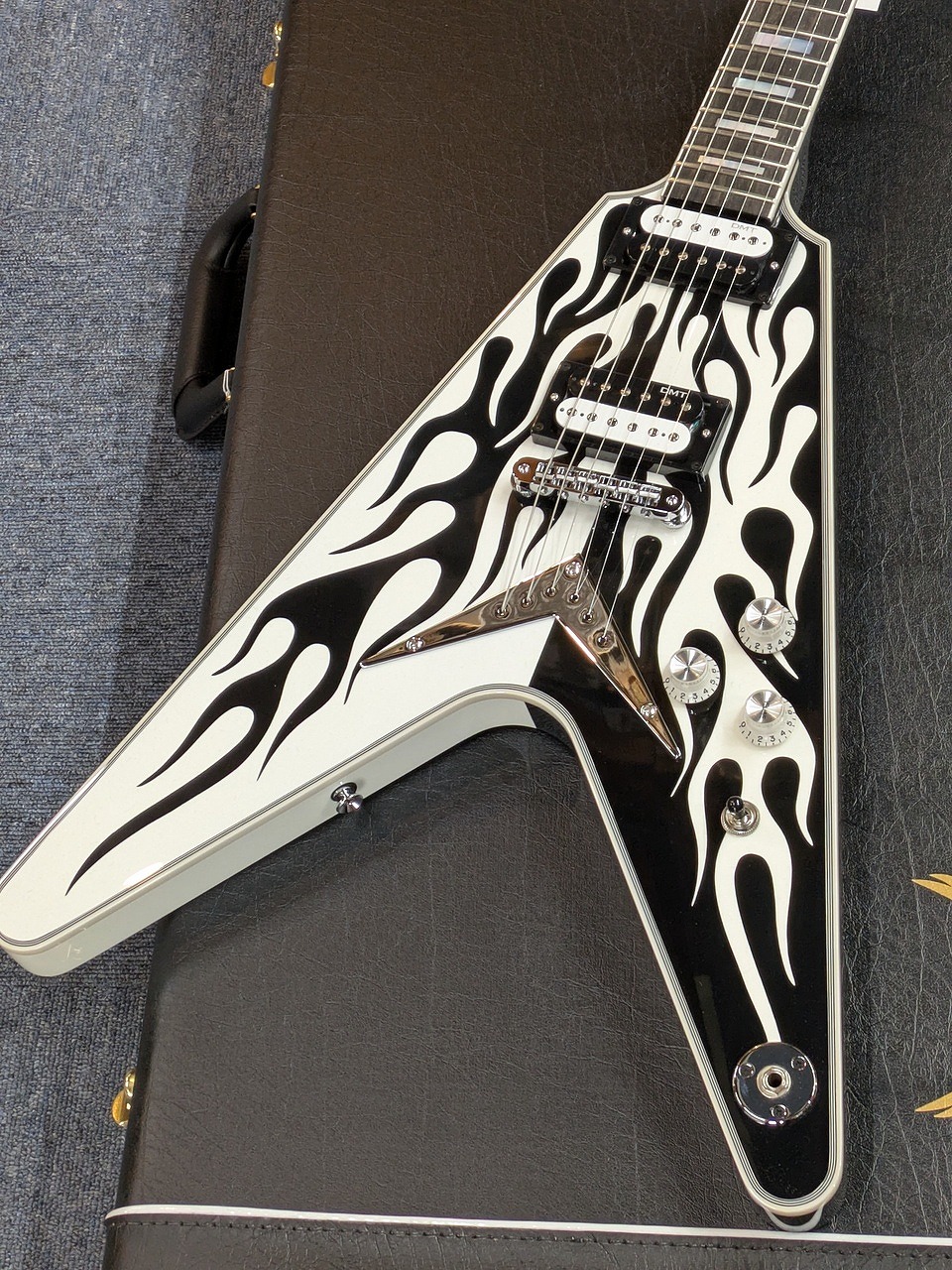 DEAN GUITARS マイケルシェンカーモデル　フレイムパターンV ケース付 DEAN GUITARS マイケルシェンカーモデル フレイムパターンV