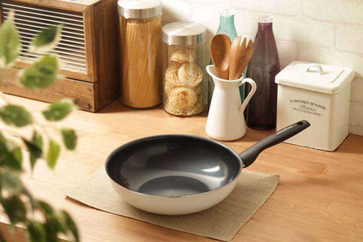【在庫限り】フライパン 28cm 深型 アイリス アイリスオーヤマ おしゃれ くっつかない 焦げ付かない GREEN CHEF(グリーンシェフ) スタンダード ウォックパン28cm(ガス専用) GC-SW-28G ホワイト アイリスオーヤマ あす楽対応 【在庫限り】フライパン 28cm 深型 アイリス アイリスオーヤマ おしゃれ くっつかない 焦げ付かない GREEN CHEF(グリーンシェフ) スタンダード ウォックパン28cm(ガス専用) GC-SW-28G ホワイト アイリスオーヤマ あす楽対応