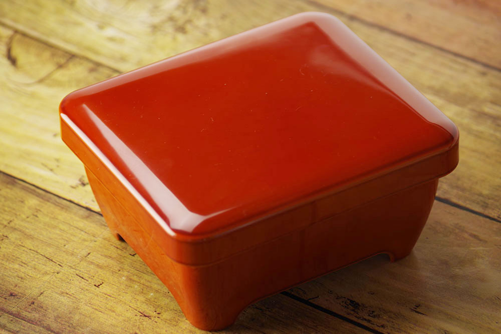 【5個セット】赤い漆器 重箱 蓋付き（鰻の長焼用）新品•未使用 楽天市場】うな重 器 5個組 新溜つや消し内朱新光月丼重箱×5個