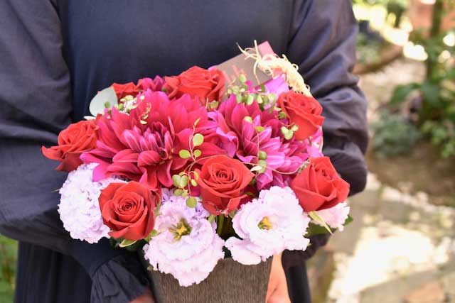 誕生日 花 オーダーメイド フラワーアレンジメント 花束 Mサイズ 母の日 花 ギフト お祝い 誕生日プレゼント 結婚祝い 退職祝い 女性 男性 妻 結婚記念日 母の日ギフト 入学 入園 花 バラ 生花 花ギフト おしゃれ あす楽 翌日 送料無料 Educaps Com Br