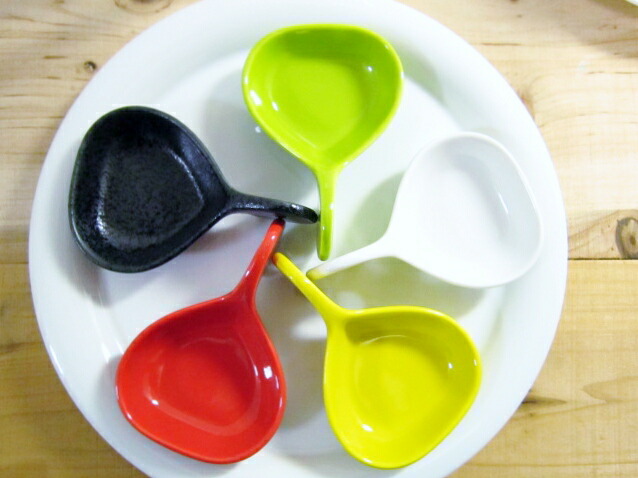 楽天市場 スプーン型小皿 前菜皿 蓮華 8 2cm 日本製 美濃焼 陶器 食器 洋食器 白い食器 ホテル食器 Amuse アミューズ 深山 Miyama れんげ プチボウル 前菜 小付 上品 かっこいい おしゃれ ホームパーティー ワンスプーンディッシュ フィンガーフード 白 赤 黒 黄 緑