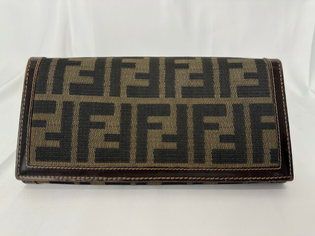 【未使用】ヴィンテージ FENDI ズッキーノ キャンバスレザー 二つ折り財布 楽天市場】【財布】FENDI フェンディ ズッキーノ 2つ折長財布 二