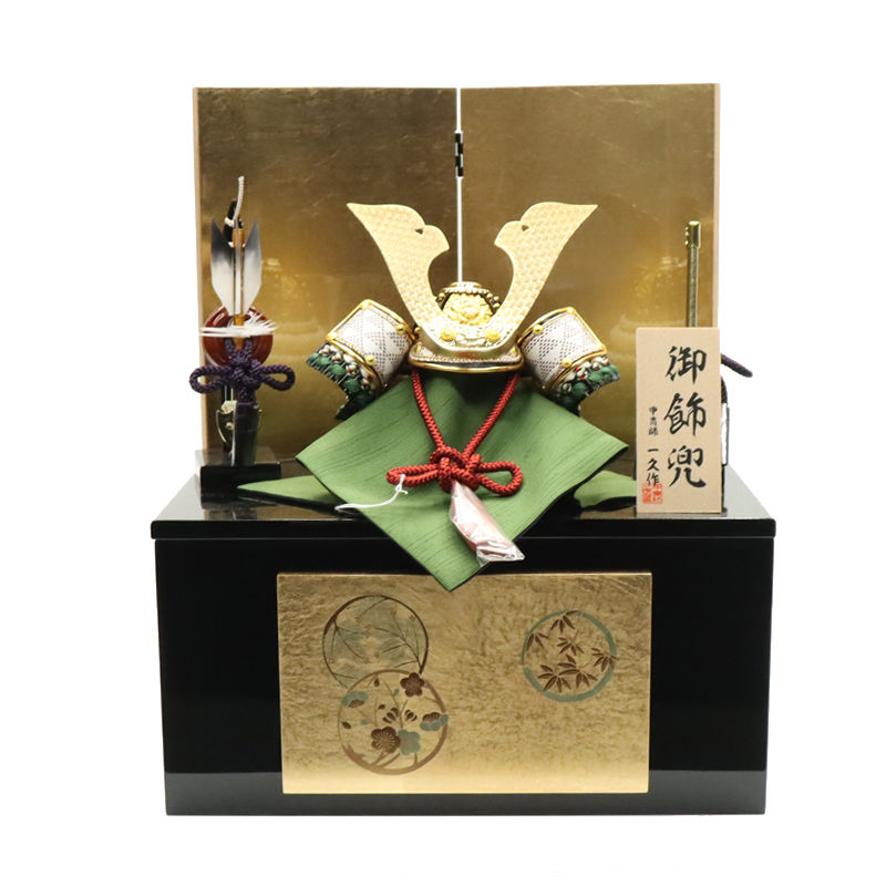 五月人形 兜飾り収納飾 一久作 5号 エディション100（花丸）黒金 2025-yb006 幅30cm 端午の節句 節句 お祝い インテリア｜さくらソレイユ　店