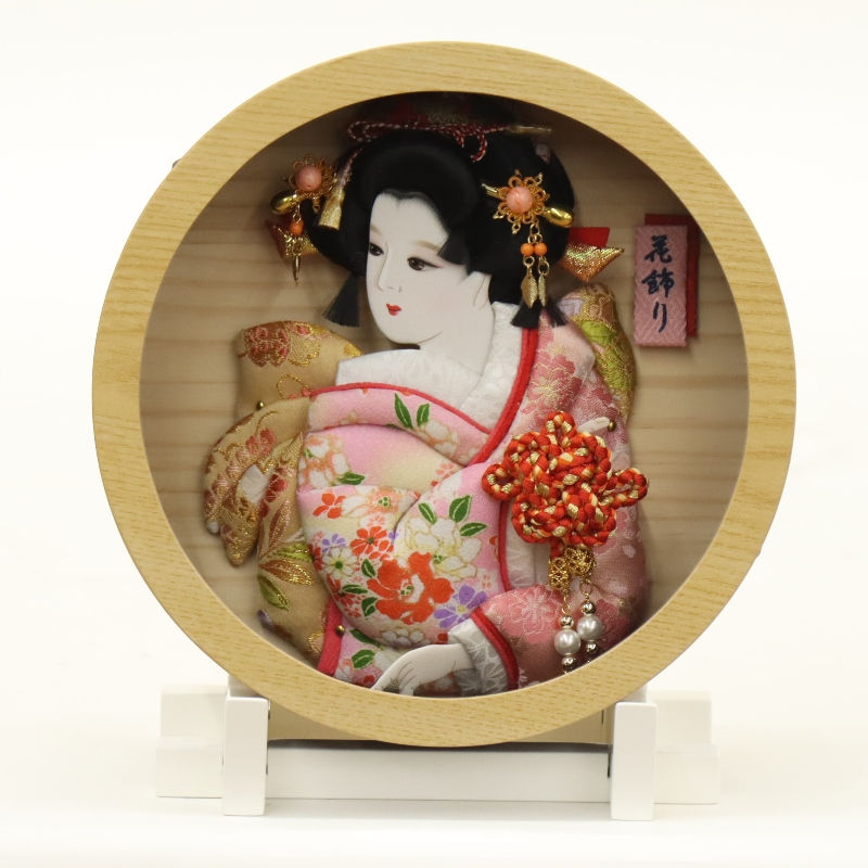 羽子板 壁掛け飾り あやか 円形 高さ22cm スタンド付き アクリル 円型ケース (2024-tst066) 押絵振袖羽子板 額飾り お正月飾り